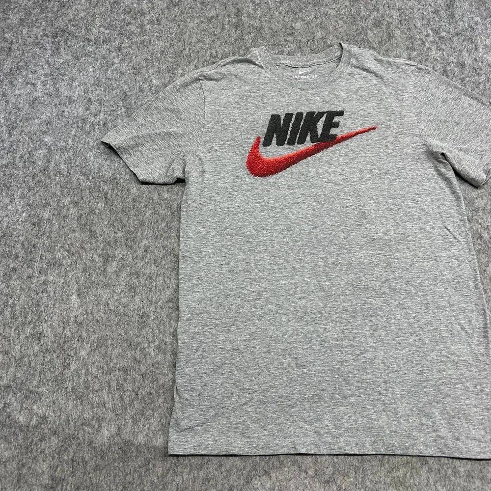 Nike Shirt Mens Medium Gray Red Check Logo The Nike Tee Graphic Casual Sports